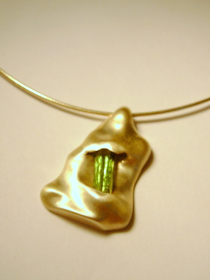 sterling_silver_green_tourmaline_pendant.jpg